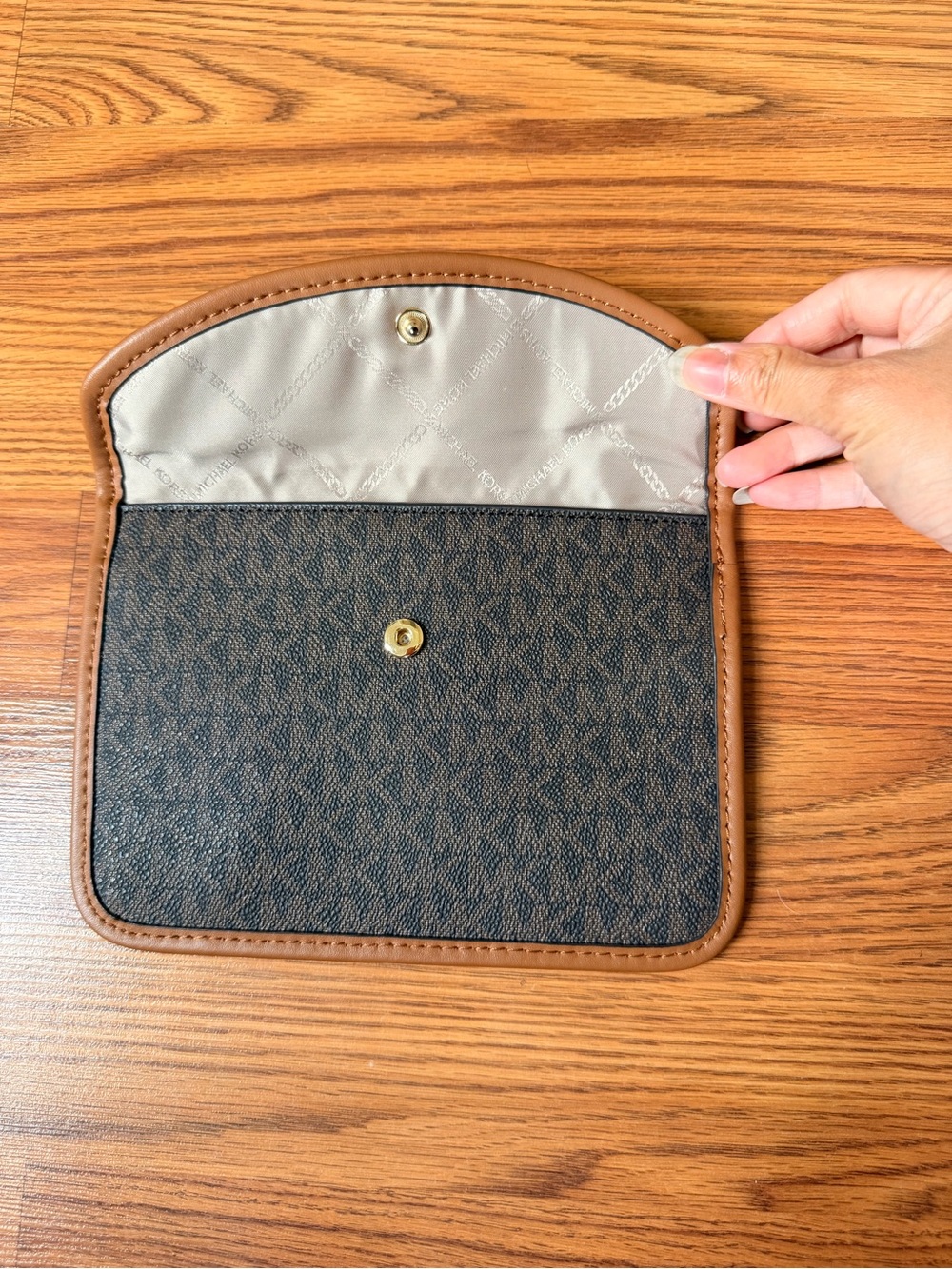Michael Kors Classic Textured Envelope Wallet Brand New - Picture 5 of 11
